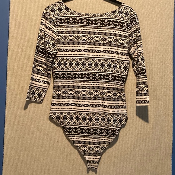 Patterned leotard - Picture 3 of 3